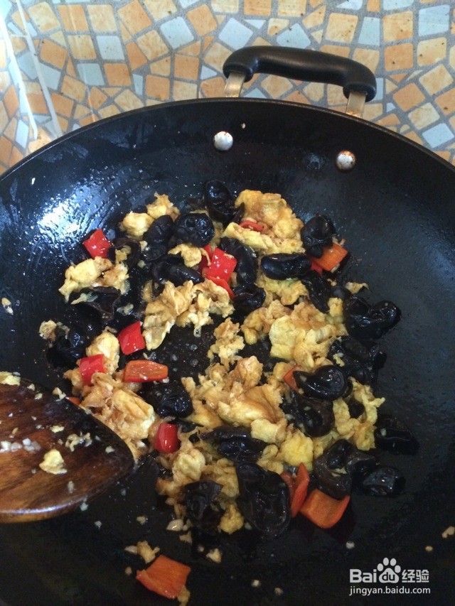 木耳炒鸡蛋的做法