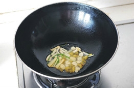 【酸汤金针肥牛】无法抗拒的酸辣诱惑 点赞哦