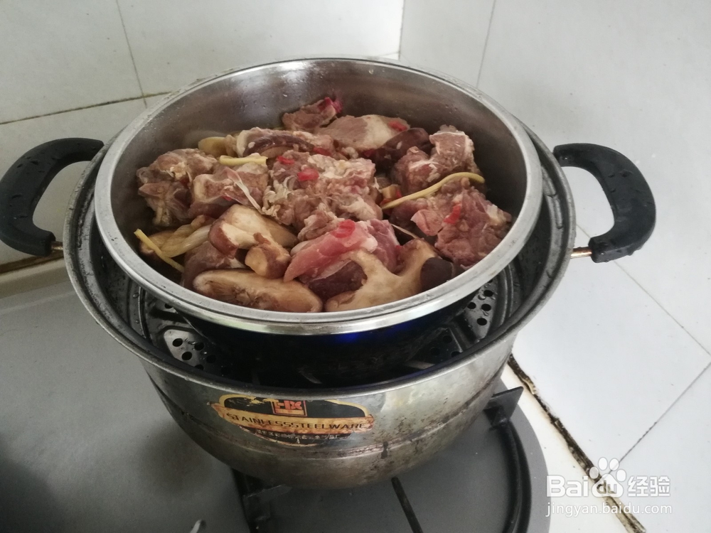 软糯可口的酱香排骨