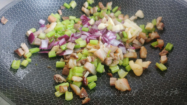 碎肉炸酱干拌面