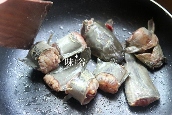 莲藕黑豆煲鲶鱼汤