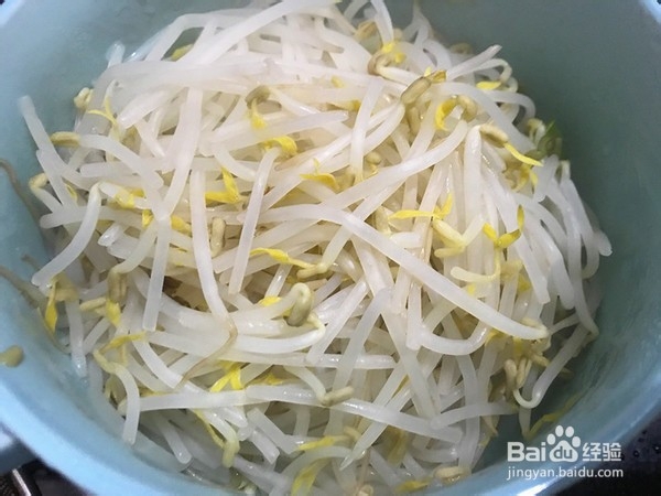 家常蒜香豆芽肥牛锅的做法