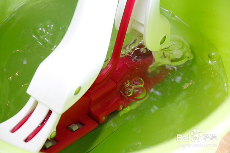 如何使用美丽雅飞翼拖把快速有效的拖地