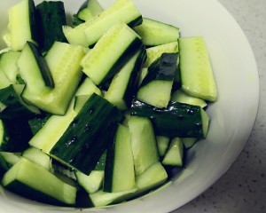 养生食补清香可口腌黄瓜的做法