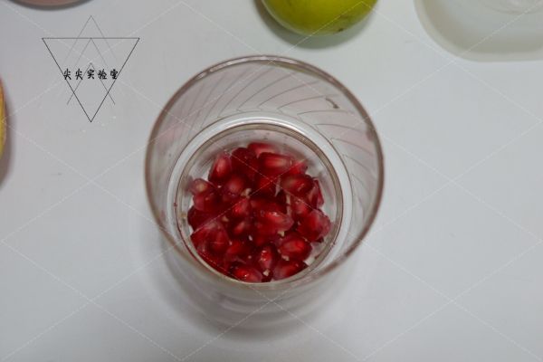 石榴蜜桃气泡饮