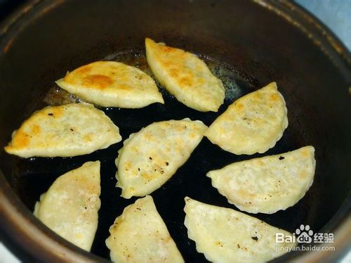 【方便制作的花样饼大全】牛肉芹菜月牙馅饼