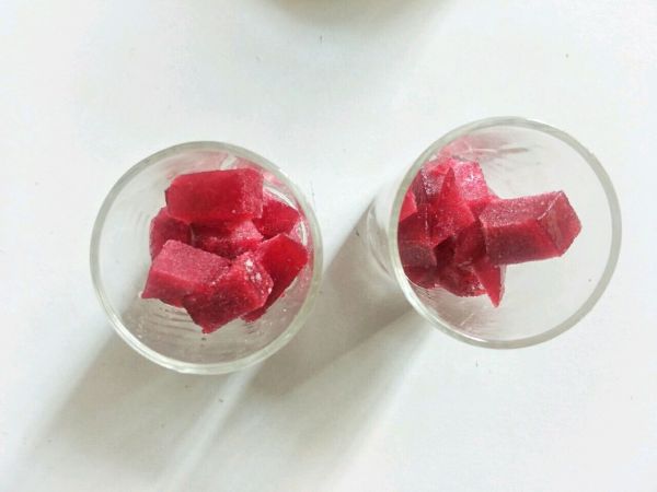 酸爽可口蔓越莓果冻奶