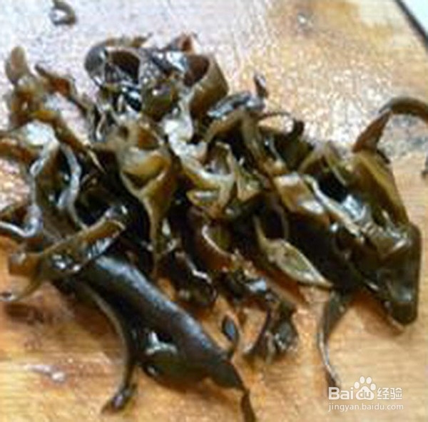 黑木耳香芹炒饺子皮