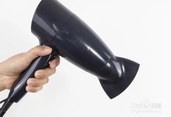 如何清理婚房墙上的点胶