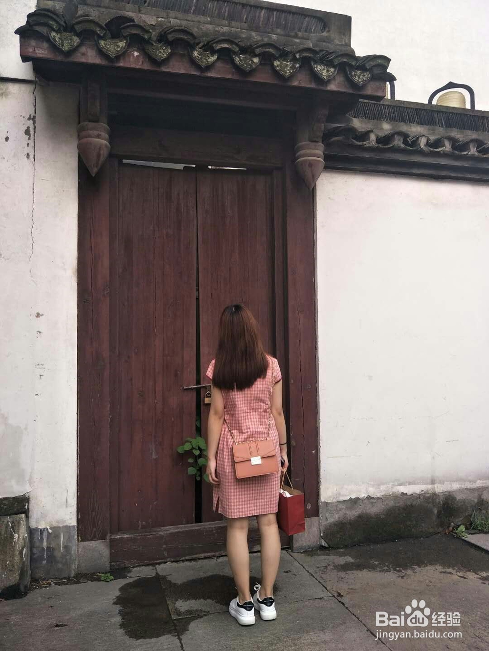 年轻人如何选择改良小旗袍