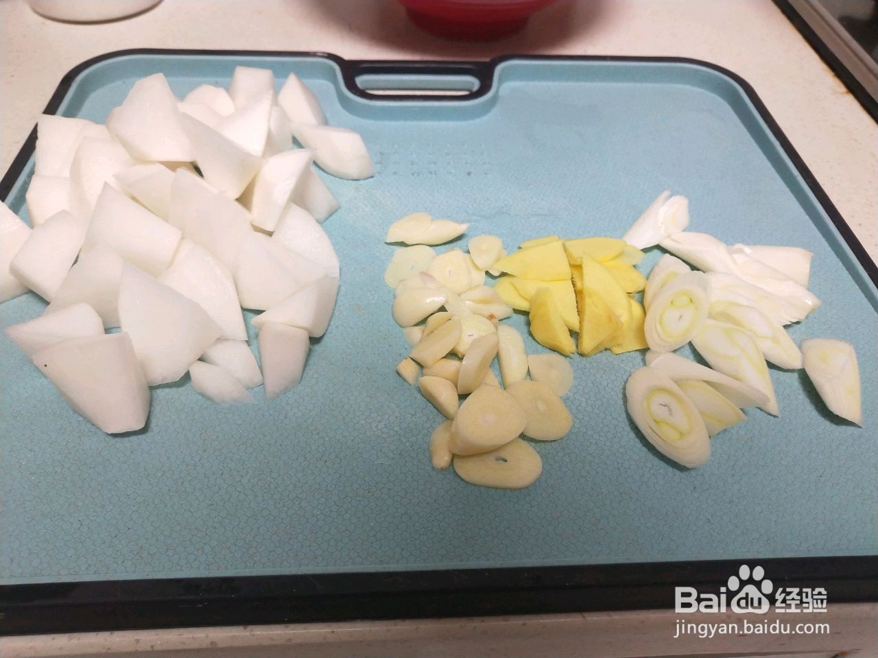 萝卜排骨汤的做法