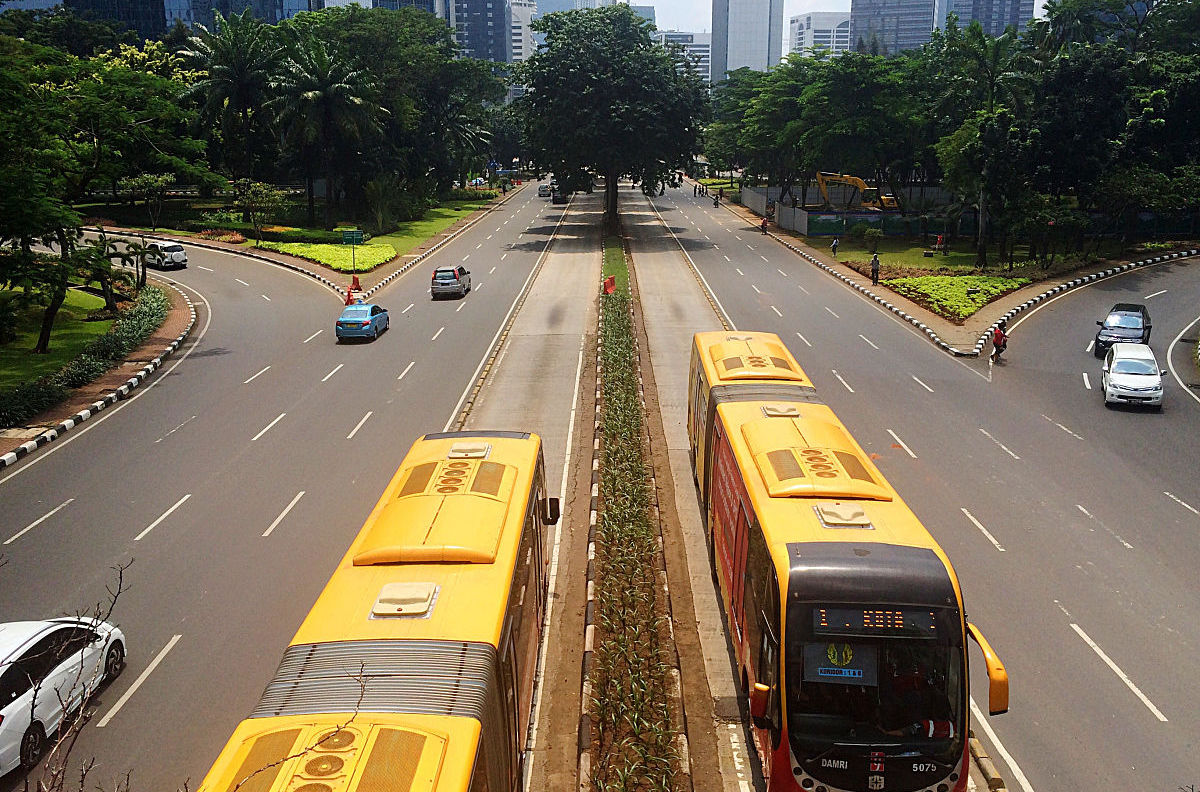 中国城市道路规划时公共交通的站点设置原则是什么