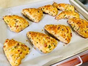 香葱肉松司康的做法