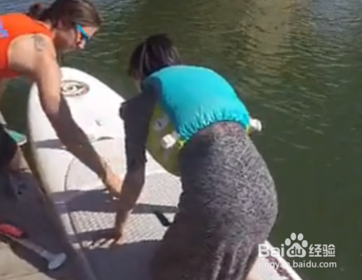 单人皮划艇怎么控制方向