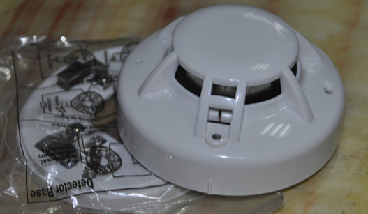 烟感红色罩子未去掉什么后果