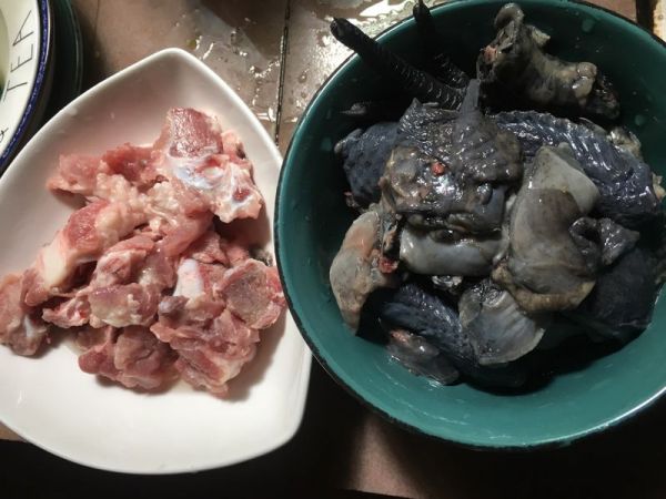 乌鸡排骨药材汤