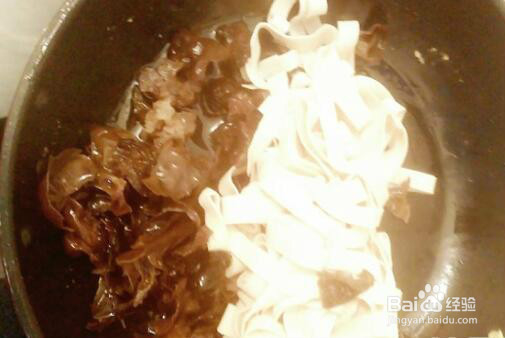 木耳拌豆皮怎么做？