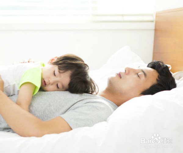 单亲爸爸该如何教育孩子呢?