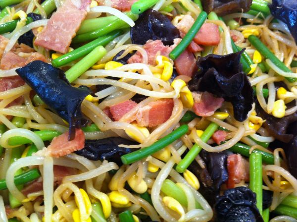 培根炒黄豆芽蒜苗