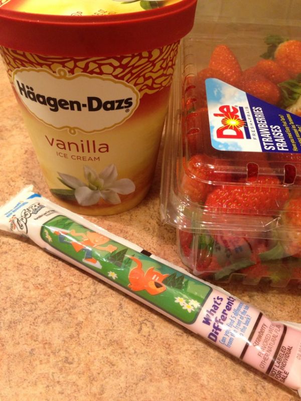 草莓优格冰淇淋