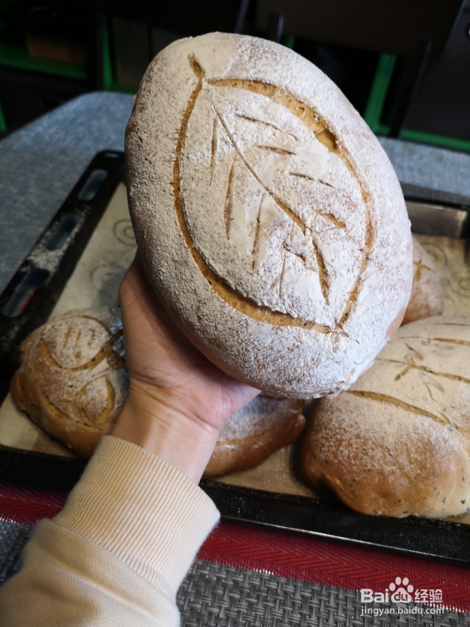 厨爸教你做亚麻籽黑芝麻欧包