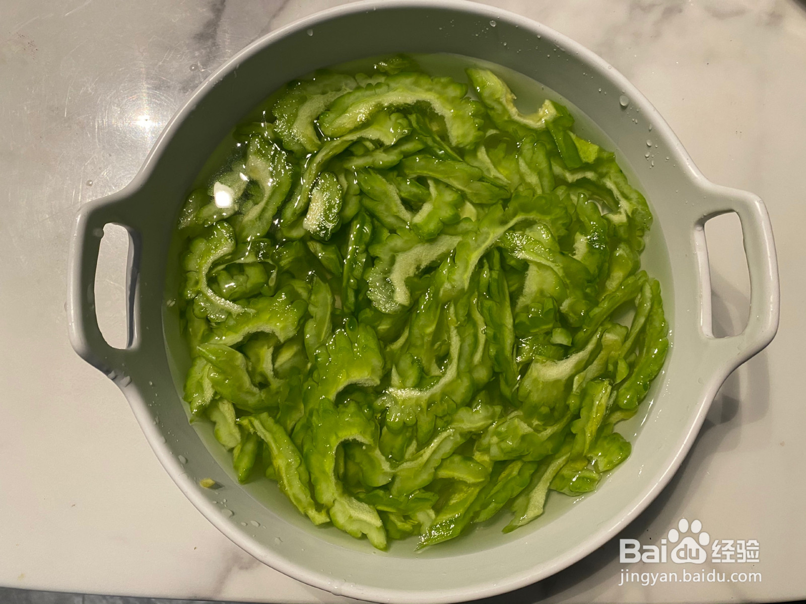 豆豉鲮鱼炒苦瓜快手菜的做法