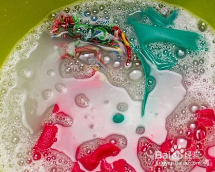 可乐弄衣服上怎么洗掉