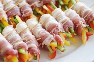 用烤箱怎么做蔬菜猪肉卷
