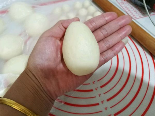 丑萌兔豆沙面包