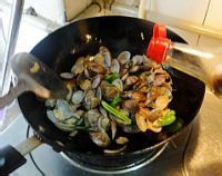 姜葱炒花甲怎么炒