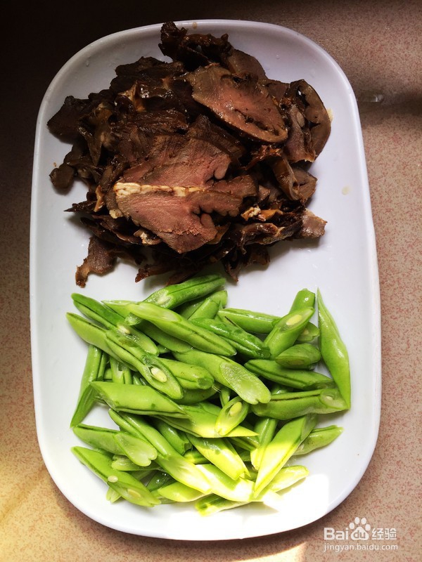 如何制作四季豆炒卤猪心