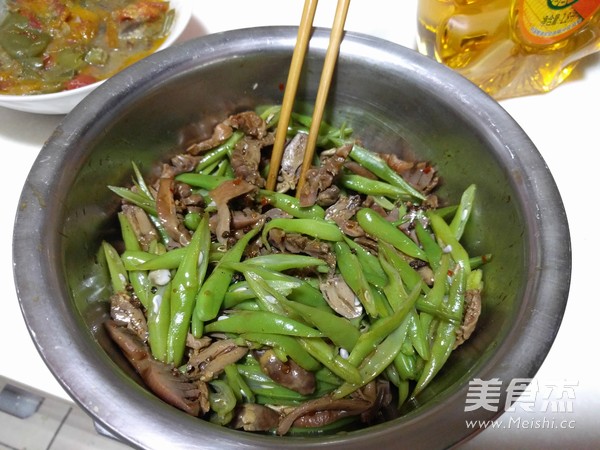 鸡胗拌豆角的做法