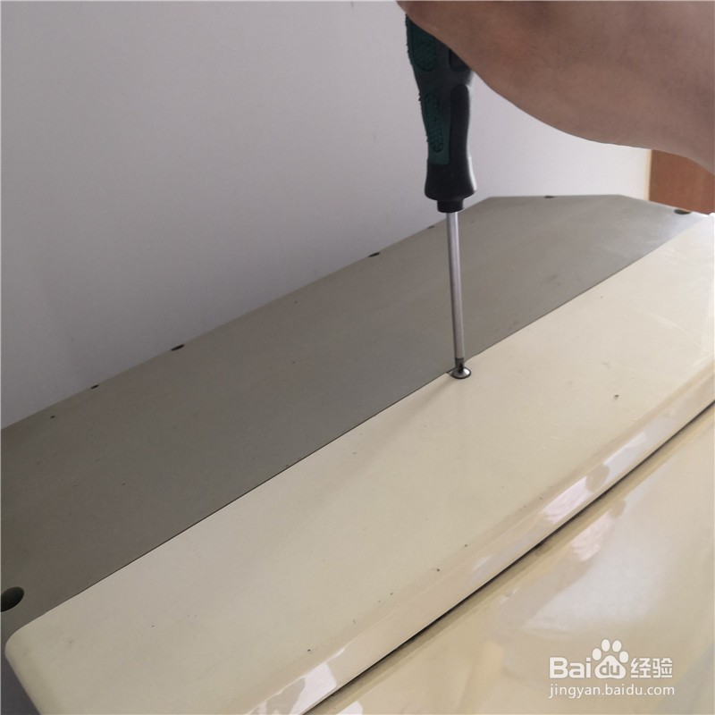 如何维修空调进风口面板不能自动关闭打开的办法