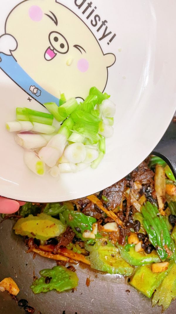 豆豉鲮鱼炒苦瓜