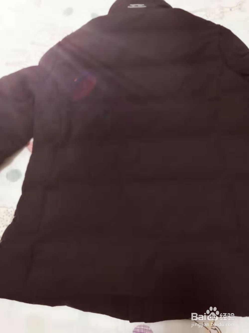 冬天，羽绒服洗完晾晒干后羽绒起坨