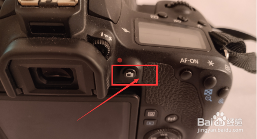 佳能77D如何找到白平衡调节功能？