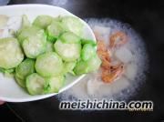 丝瓜鲜虾煮年糕