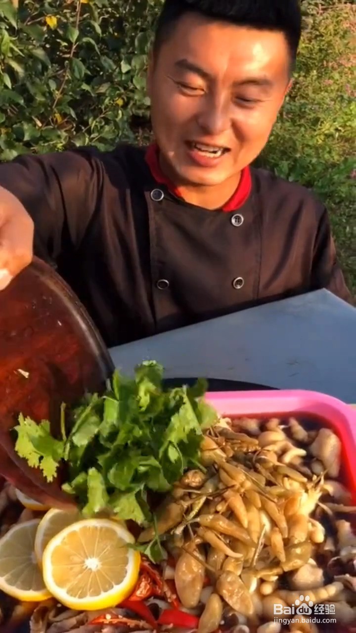 如何自制美味好吃的泡椒无骨鸡爪