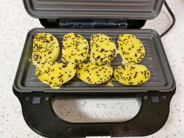 芝麻黄金馒头片