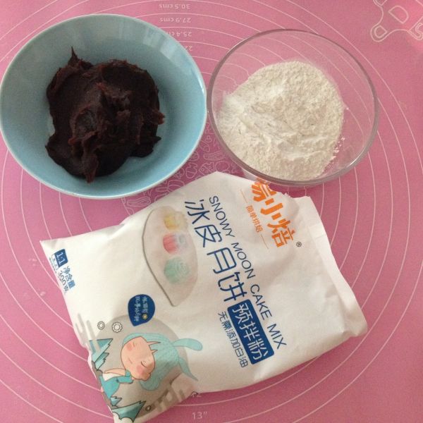 红豆沙冰皮月饼