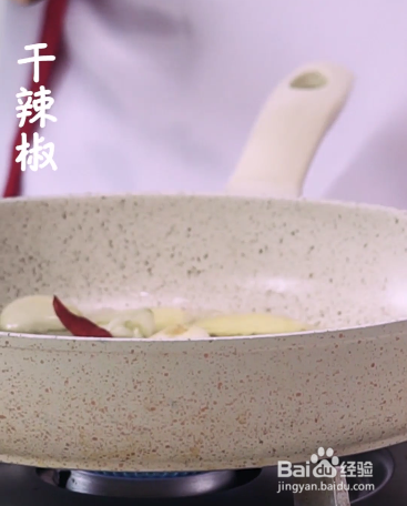 在家自己制作啤酒鸭。