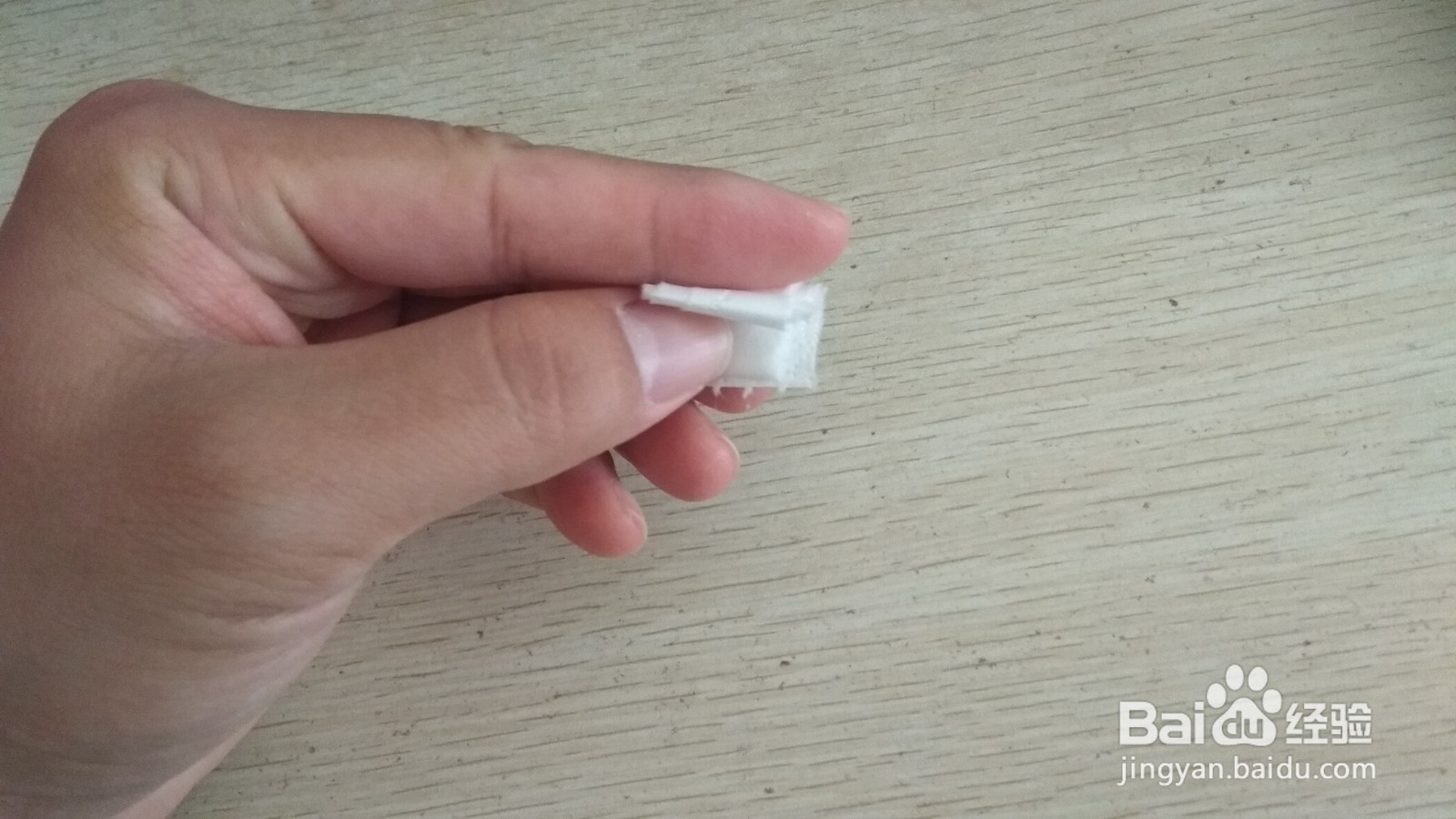 如何用一条手纸做S形的简易的中性笔的支架