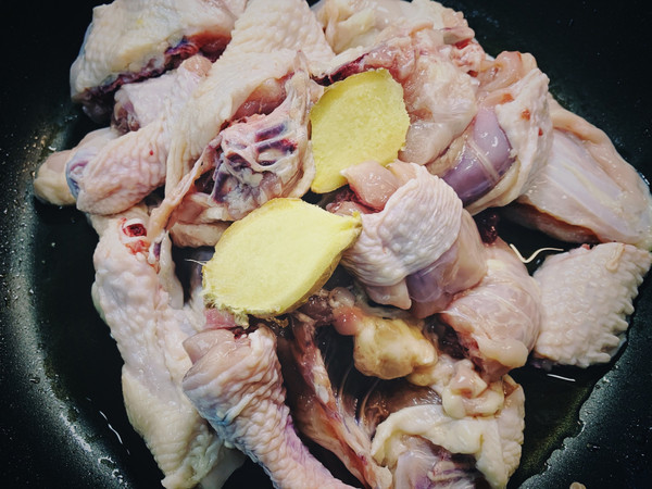 搭配多种蔬菜蘑菇