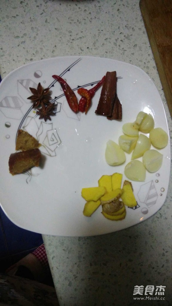 萝卜炖鸡肉的做法