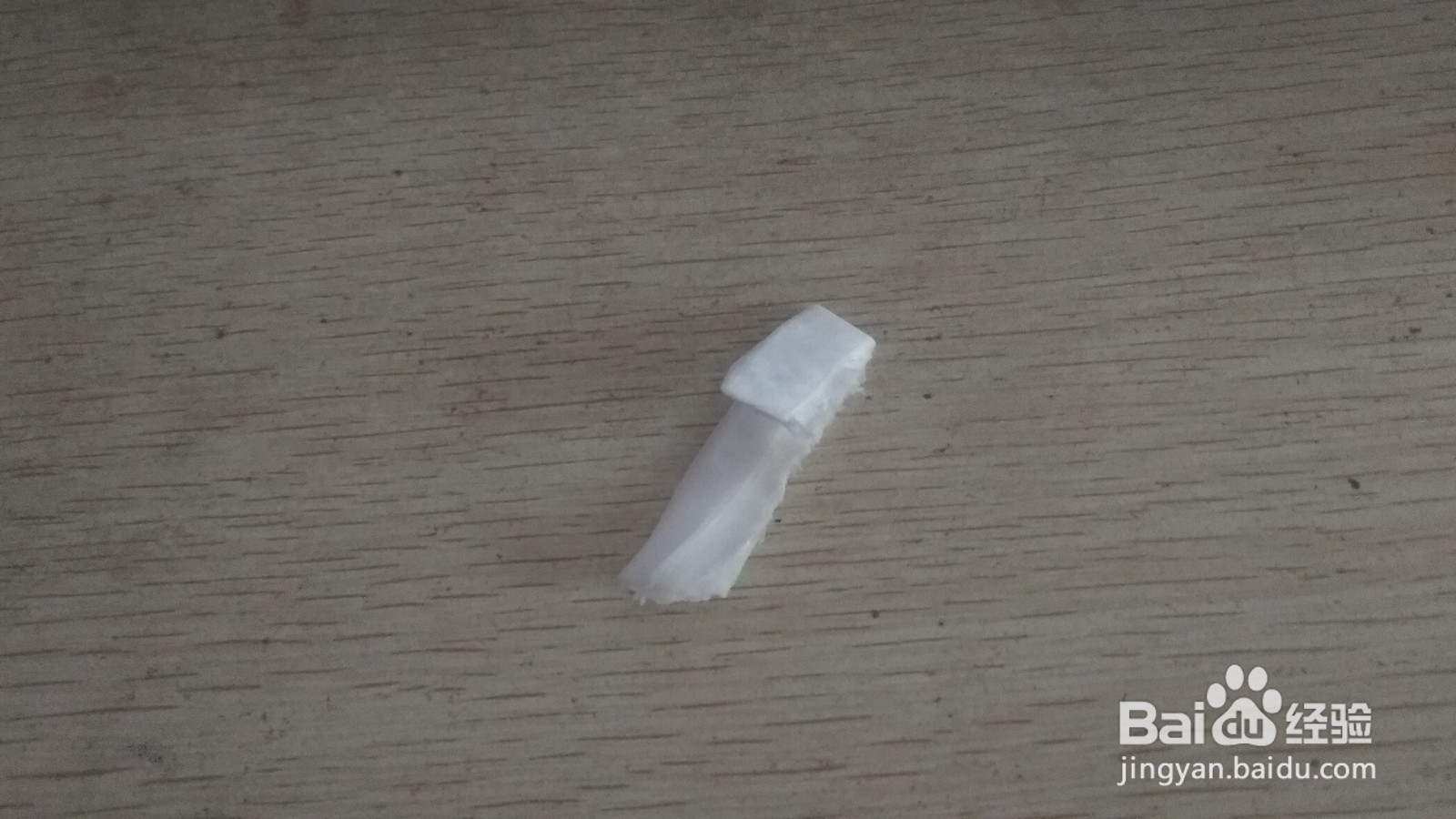 如何用一条手纸做简易的中性笔的支架