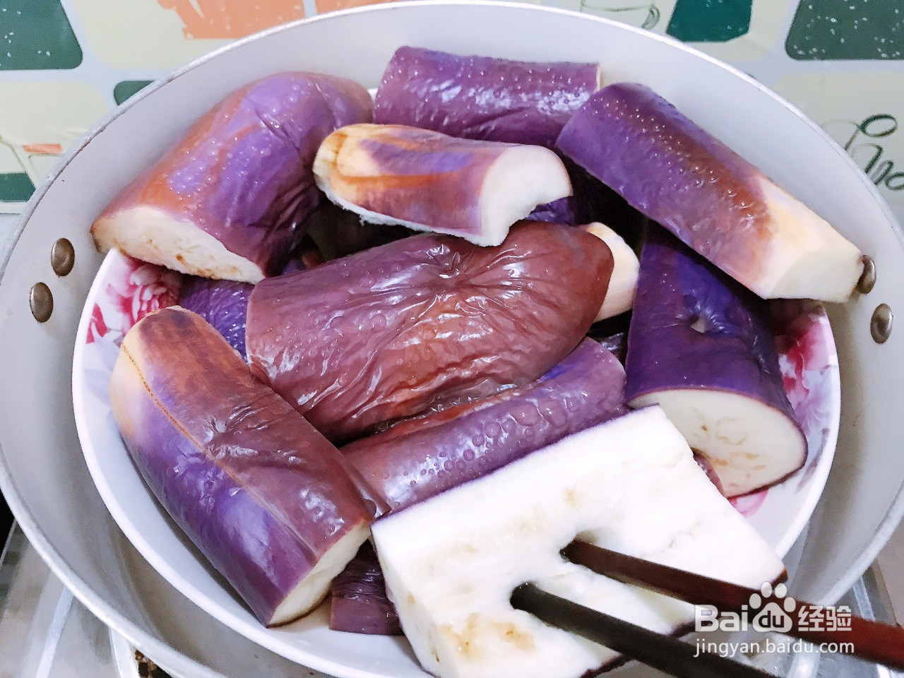 蒜蓉辣酱蒸茄子的做法