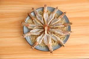 蒜蓉粉丝蒸大虾—经典美味搭配的做法
