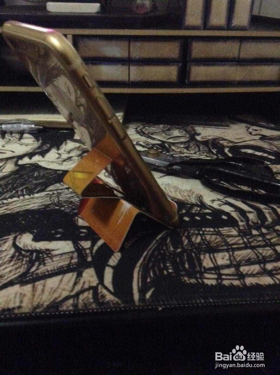 用废卡自制手机架