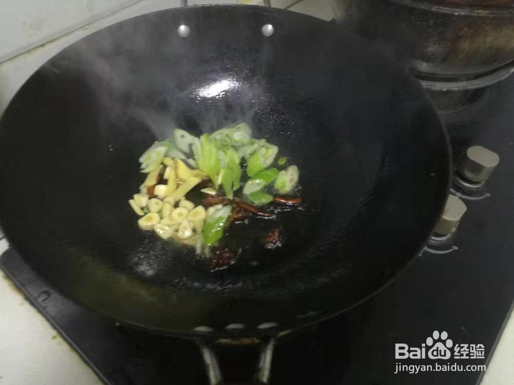 家常菜芹菜炒木耳怎么做才好吃