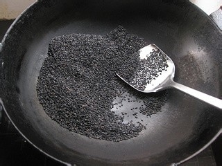秋季美容食谱——自制黑芝麻糊